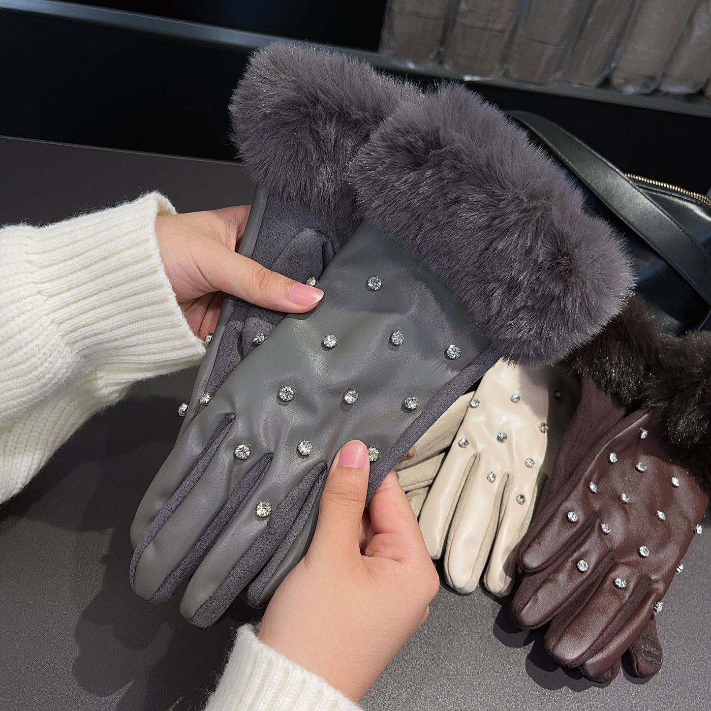 Women's Leather Rhinestone Imitation Rabbit Fur Mouth Color Gloves