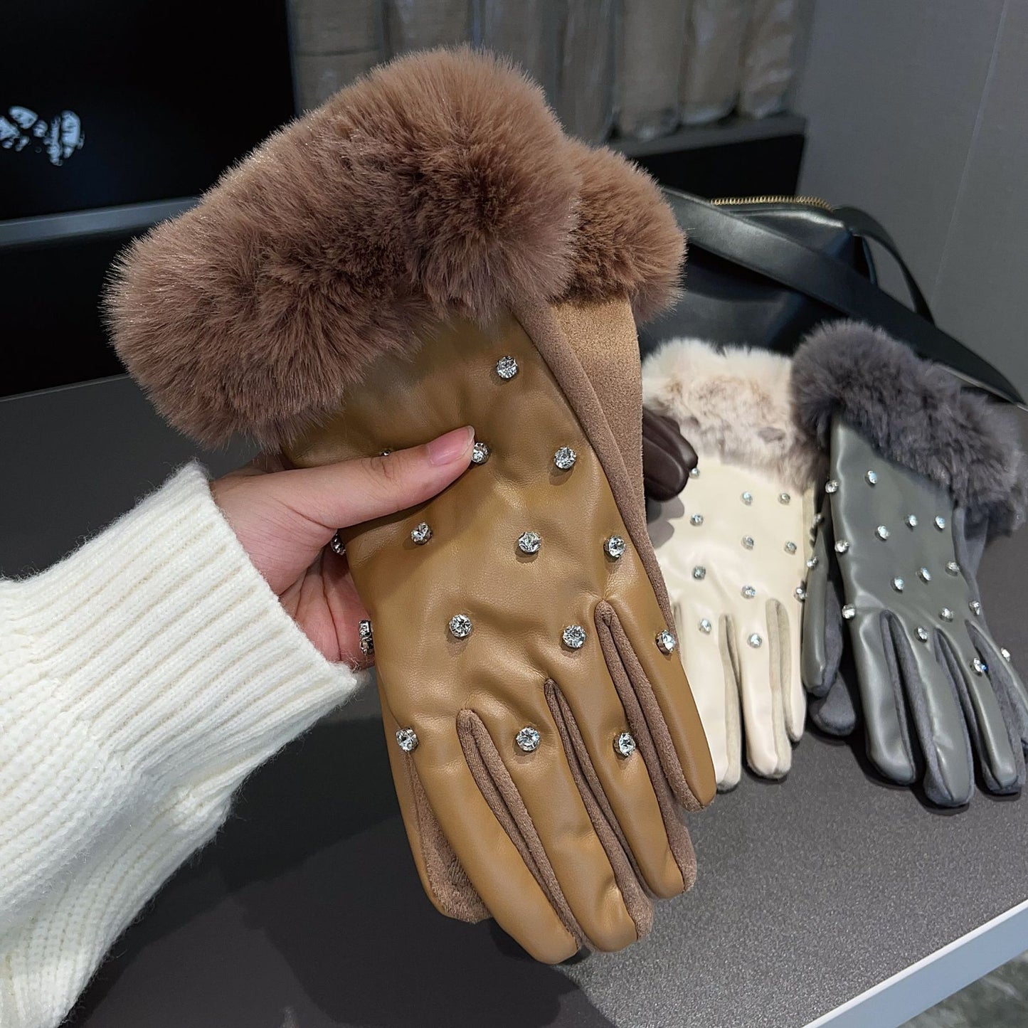 Women's Leather Rhinestone Imitation Rabbit Fur Mouth Color Gloves