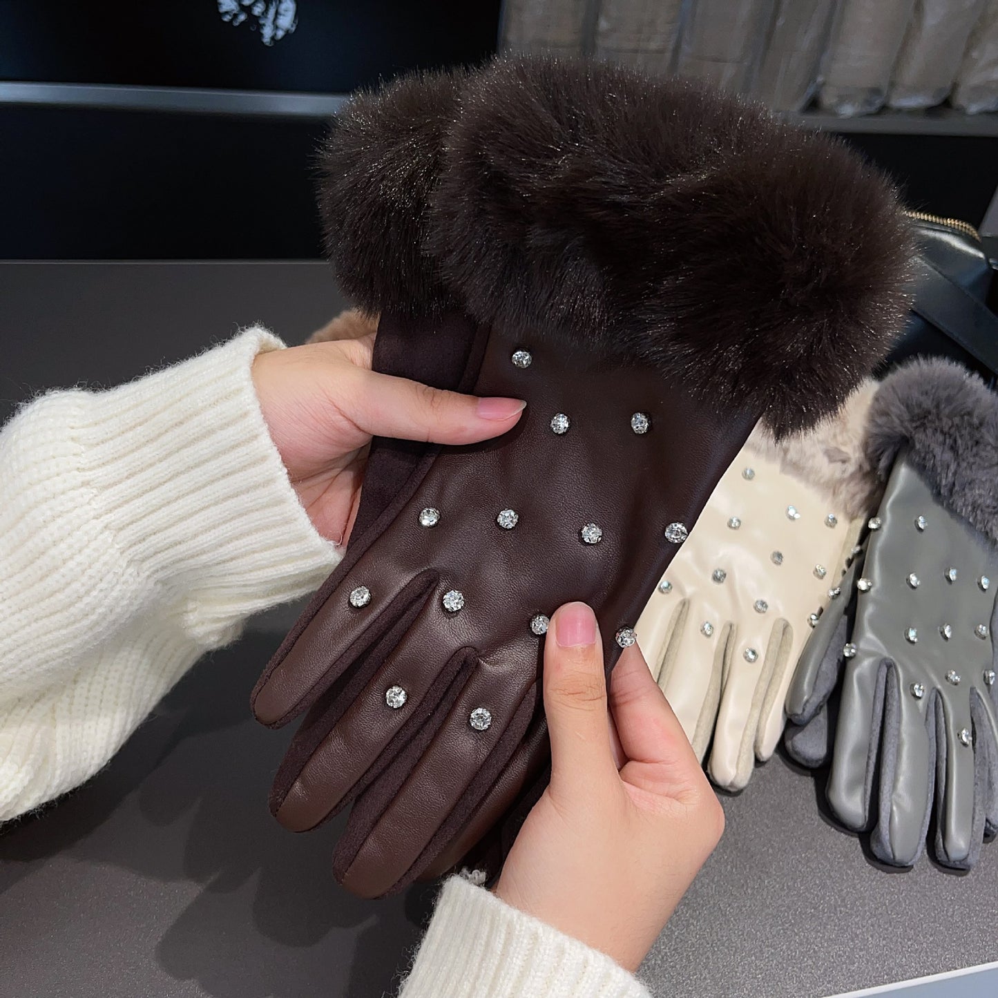 Women's Leather Rhinestone Imitation Rabbit Fur Mouth Color Gloves