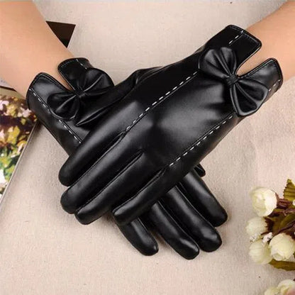 Women's Fleece-lined Metal Buckle Elegant Protein Leather Five Finger Gloves