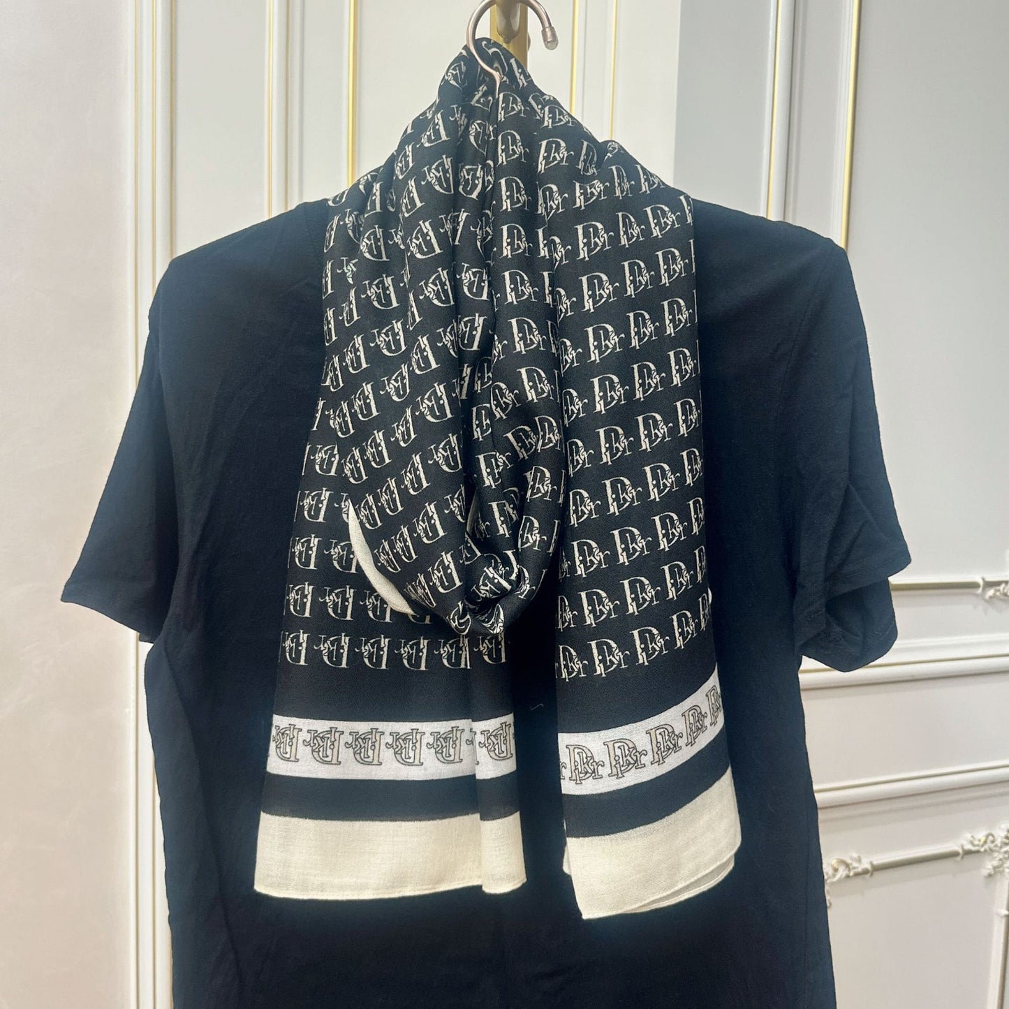 Women's Cotton Linen Printed With Letters Fashionable Scarfs