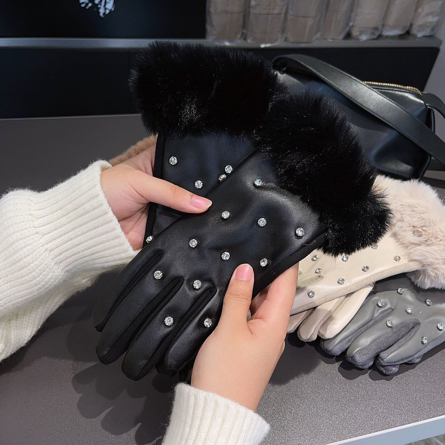 Women's Leather Rhinestone Imitation Rabbit Fur Mouth Color Gloves